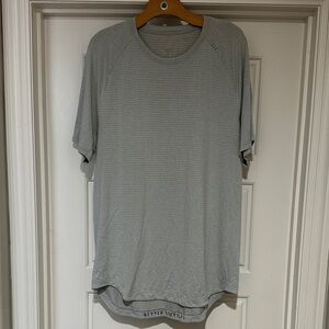 Men's Lululemon Short Sleeve Crewneck Shirt - Light Gray